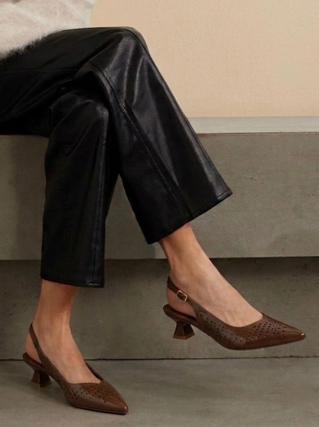 Zapato C11 Charol Chocolate Perforado