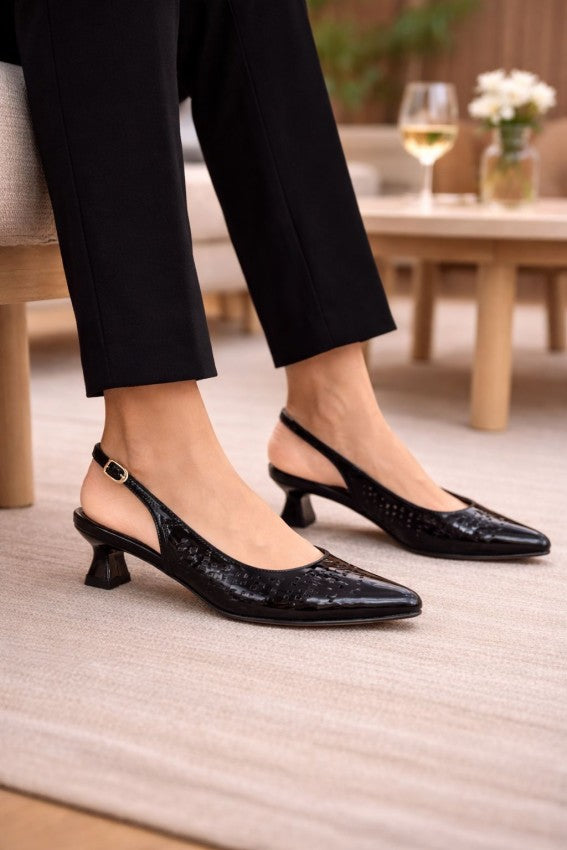 Zapato C11 Charol Negro Perforado